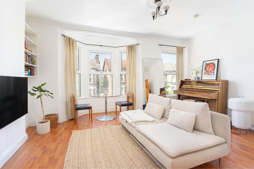 Property photo 1 of 8