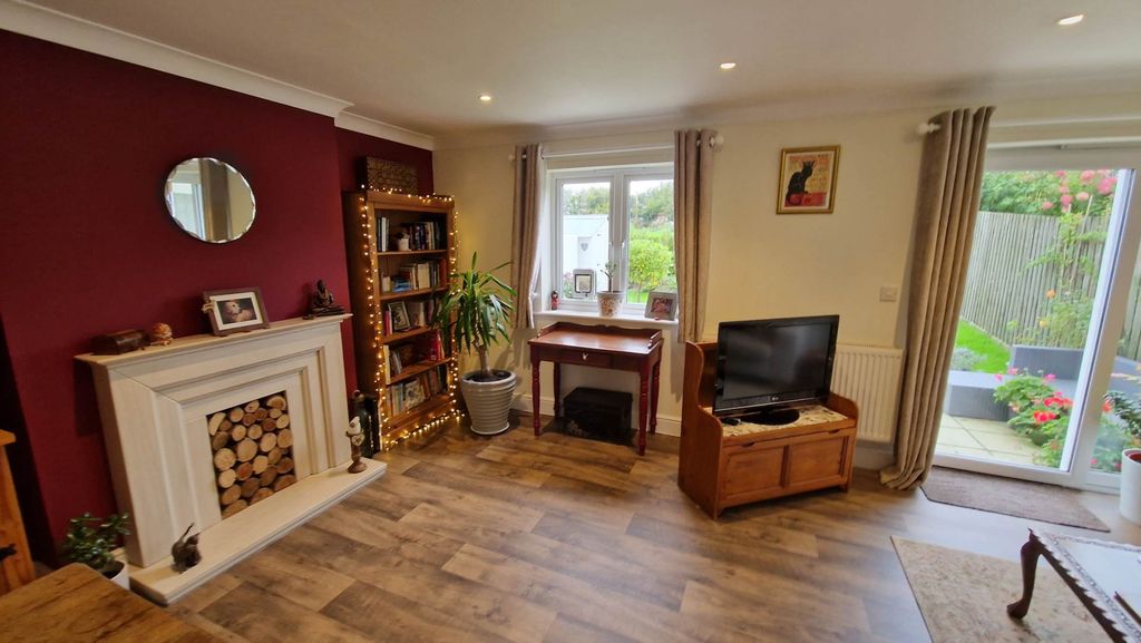 Property photo 2 of 21