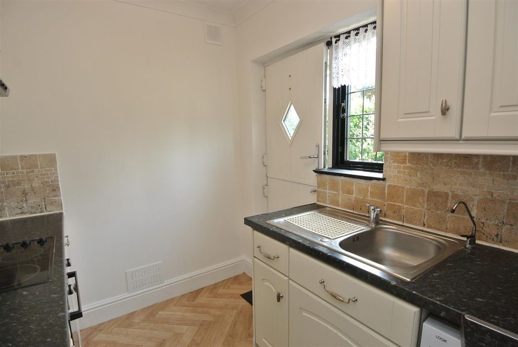 Property photo 3 of 7 Kitchen 2.Jpg