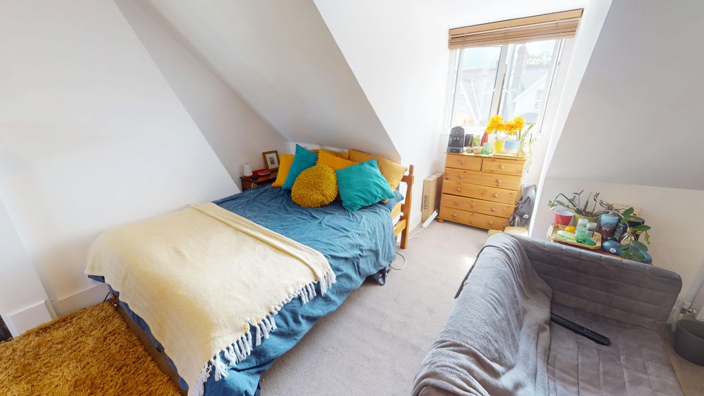 Property photo 2 of 6 6-Norbury-Court-Road-07212025_122910