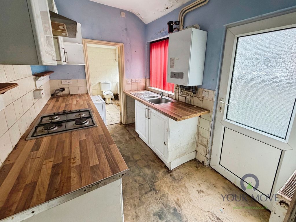 Property photo 3 of 6 Kitchen