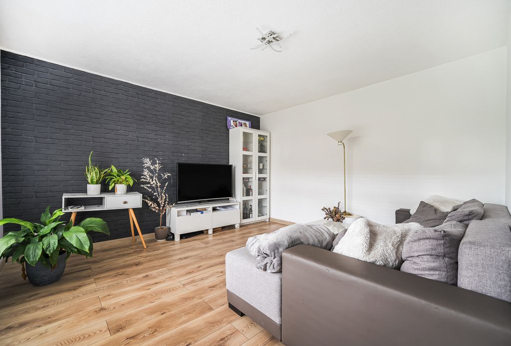 Property photo 1 of 20 Sitting Room