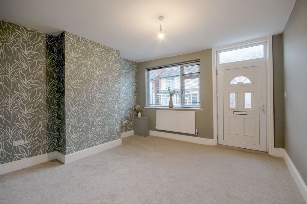 Property photo 2 of 31