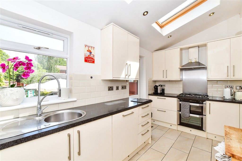 Property photo 2 of 10 Kitchen