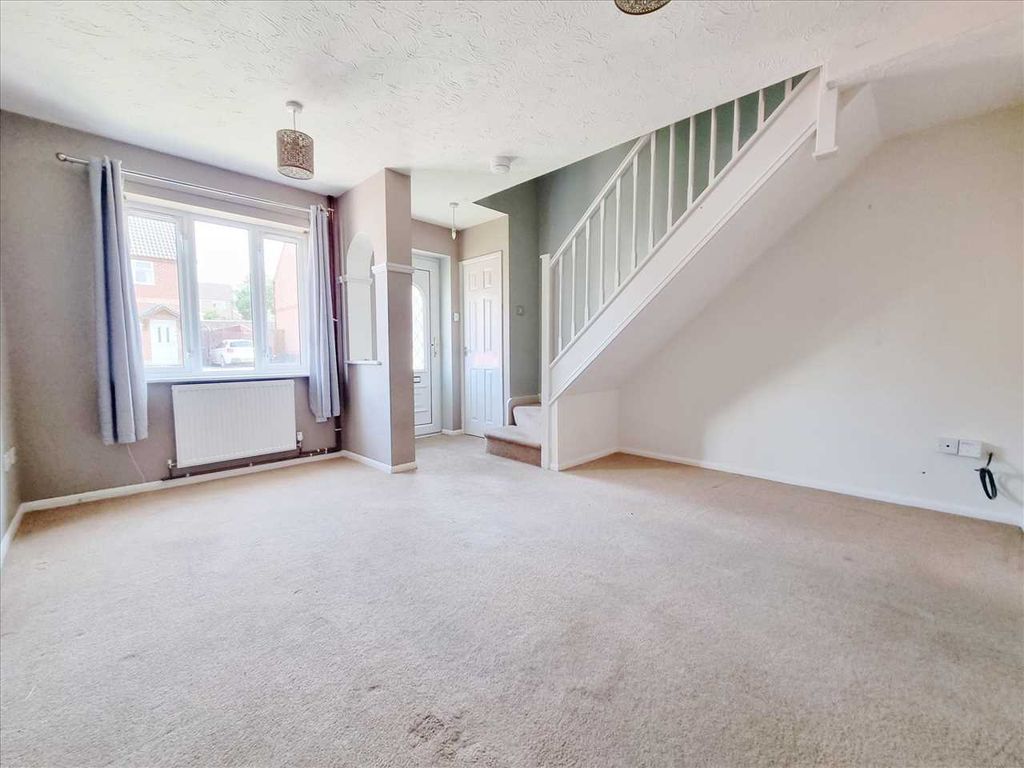 Property photo 2 of 8 Lounge: