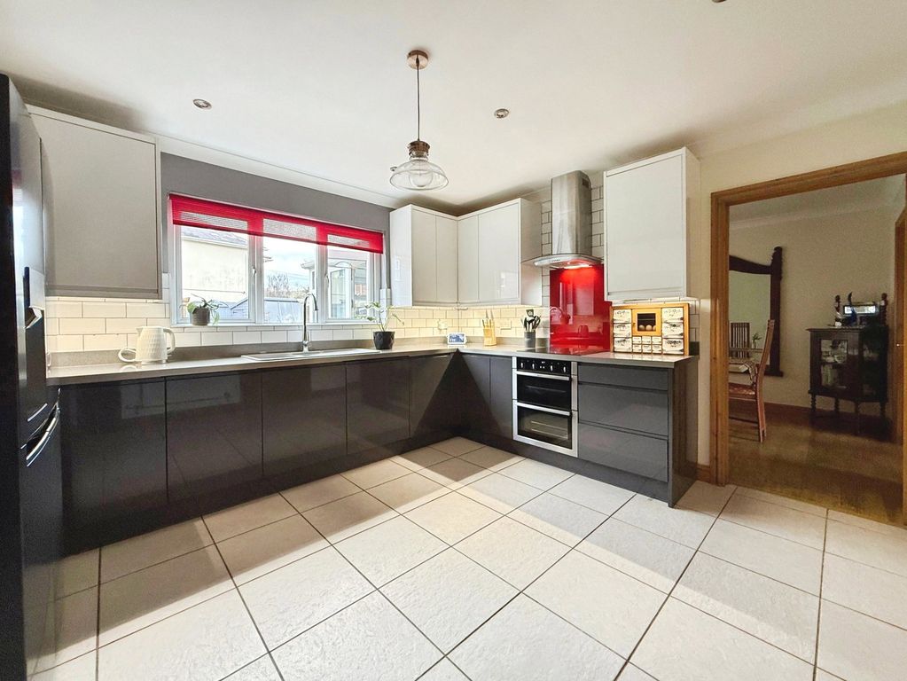 Property photo 3 of 37