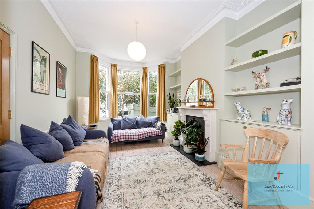 Property photo 2 of 11