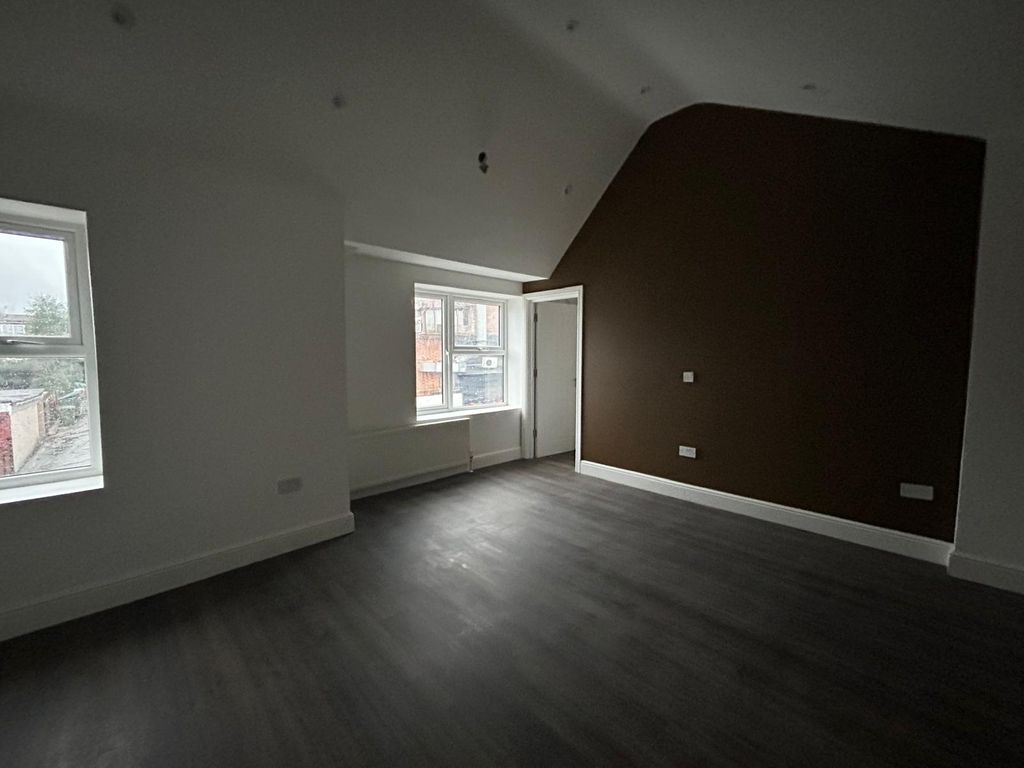 Property photo 3 of 7 Gallery