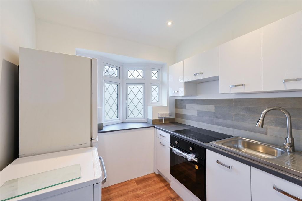 Property photo 3 of 11 Lower Morden (4).Jpg