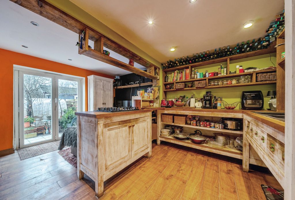 Property photo 3 of 18 1388316-20-694144...