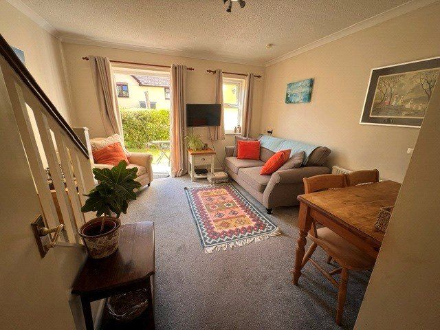Property photo 3 of 10 Lounge