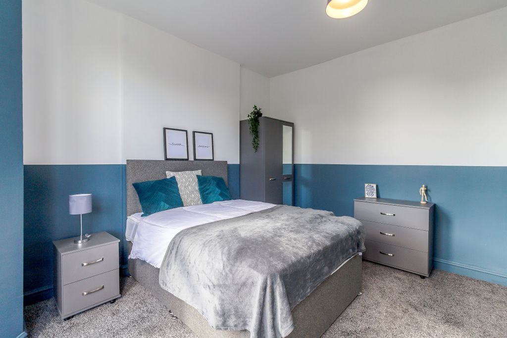 Property photo 2 of 22 8435316-Interior3-800