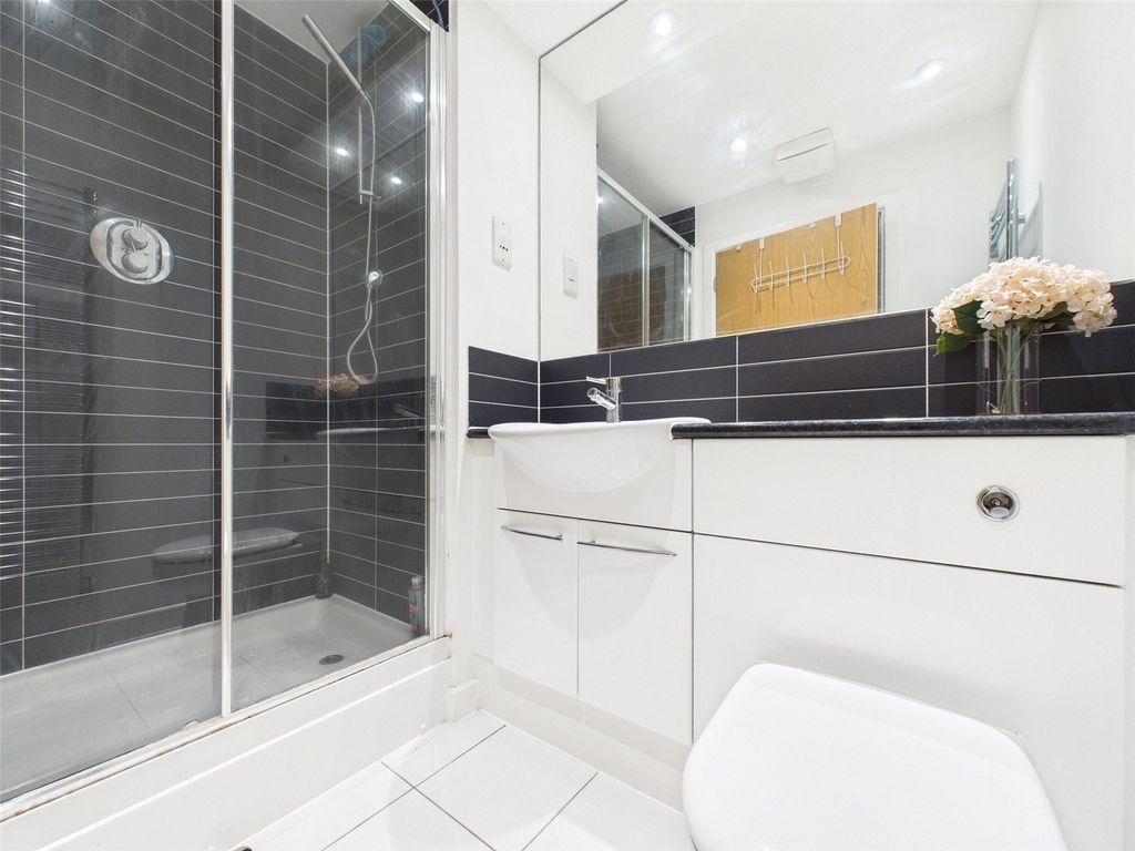 Property photo 3 of 15 En-Suite