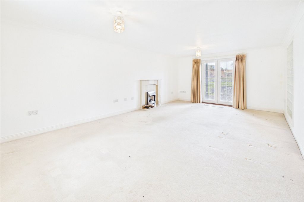 Property photo 3 of 16 Living/Dining Room