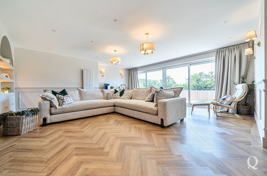 Property photo 3 of 42 A119437c-305c-475...
