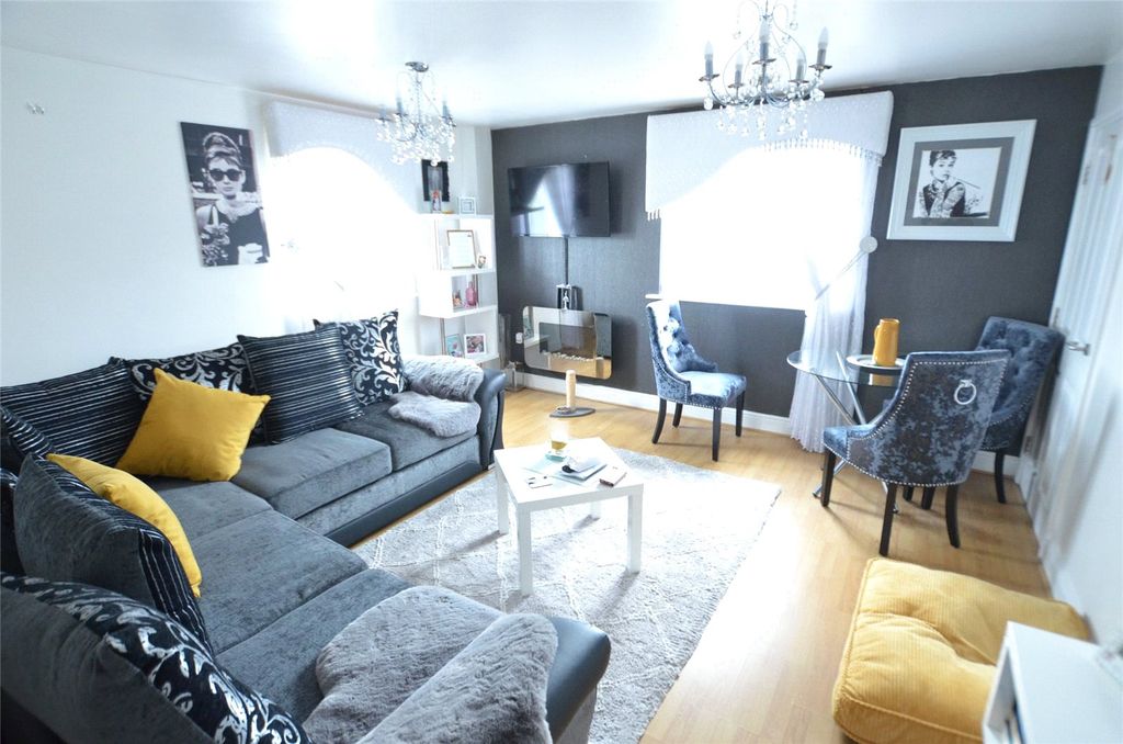 Property photo 2 of 6 Lounge