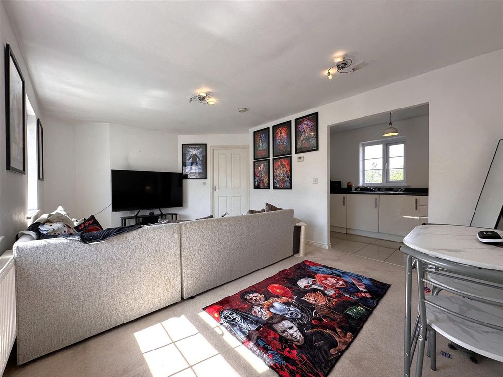 Property photo 2 of 16 Open-Plan Lounge/Diner 373