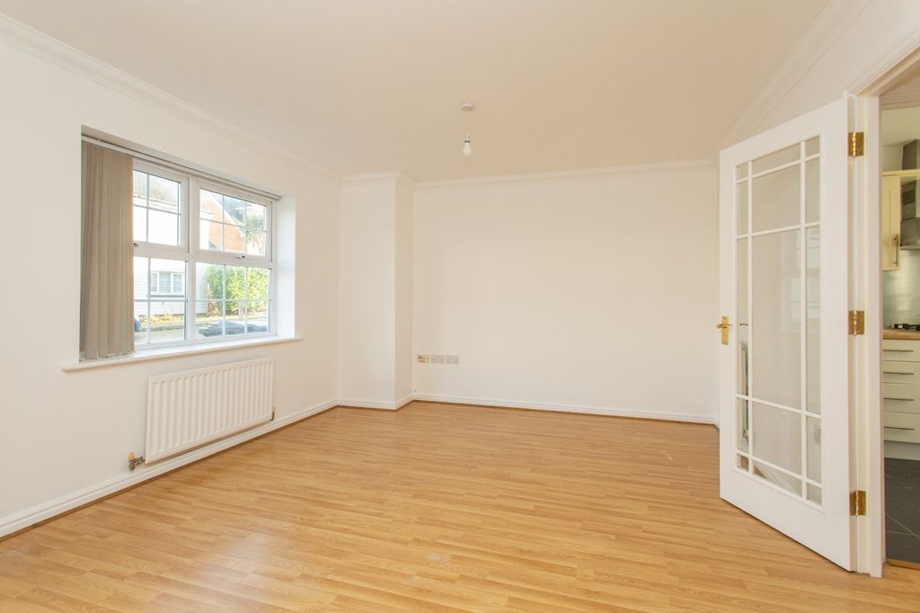 Property photo 3 of 8 Picture 3