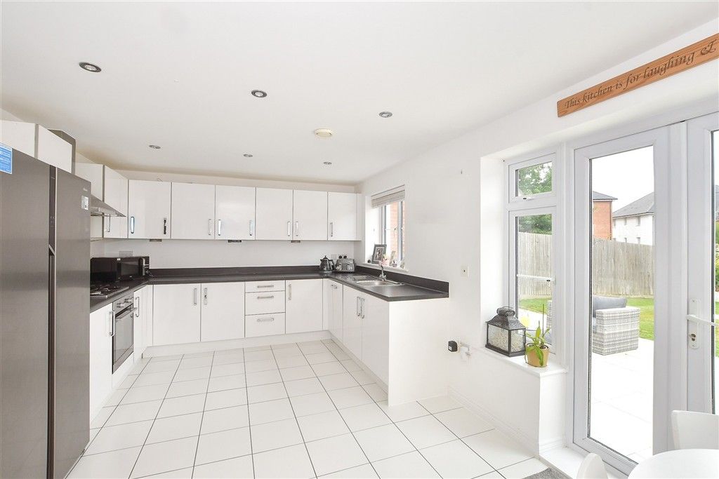 Property photo 3 of 17 Kitchen/Breakfast Room.