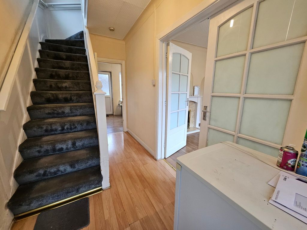 Property photo 2 of 19 Hallway