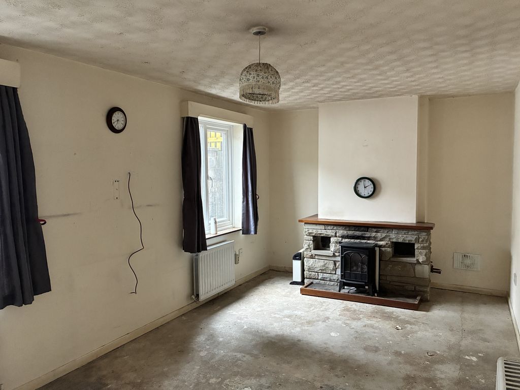 Property photo 3 of 12 Living Room