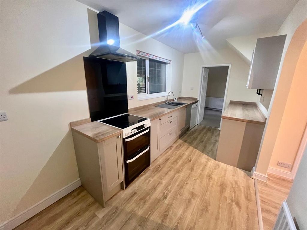 Property photo 2 of 11 33De9F9d-E5Df-47Af-B565-0c7188Ac9Bb2.Jpg