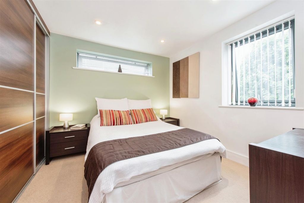 Property photo 3 of 16 Staines5Of27.Jpg