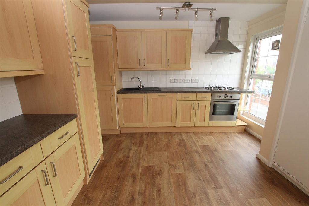 Property photo 3 of 10 Kitchen.Jpg