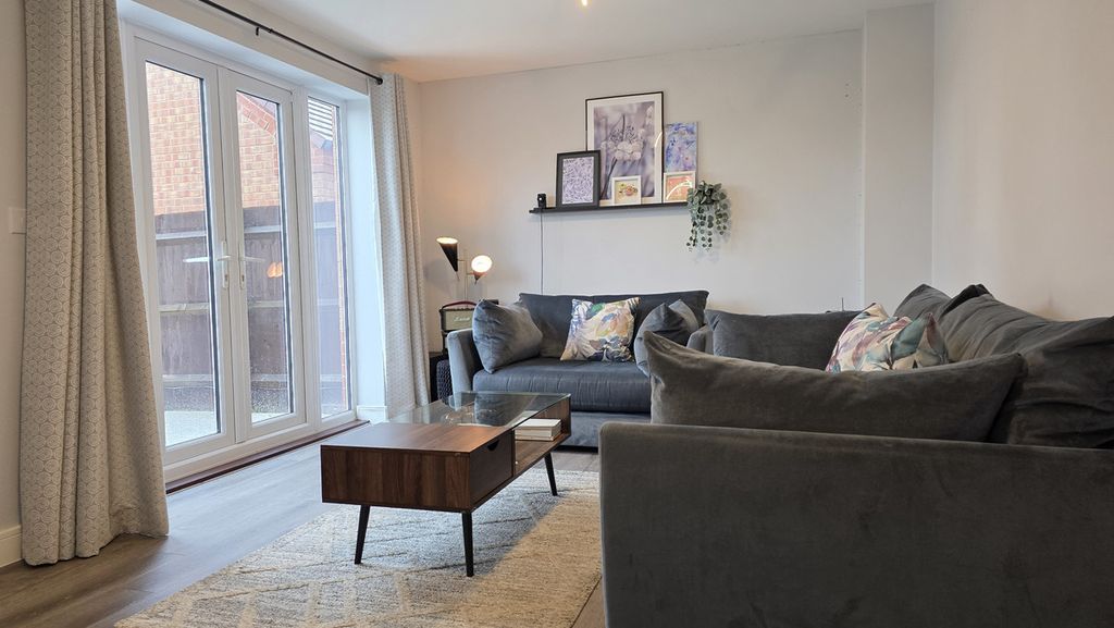 Property photo 2 of 27