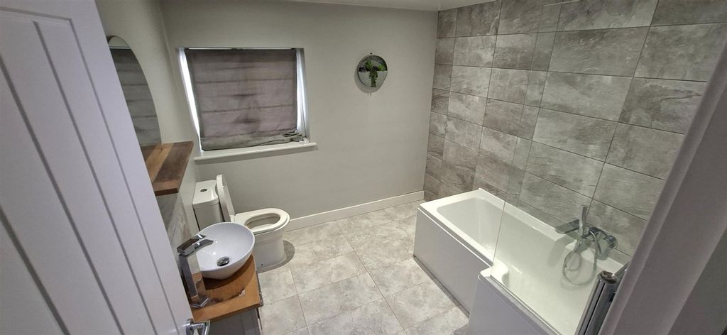 Additional image 5 of 3 bed terraced house to rentJury Lane, Haverfordwest SA61