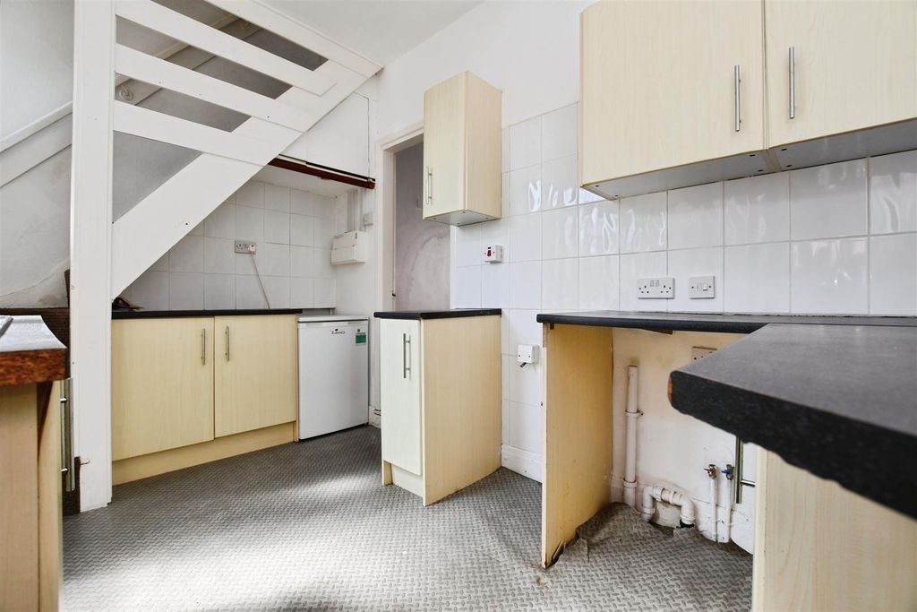 Property photo 2 of 17 Kitchen