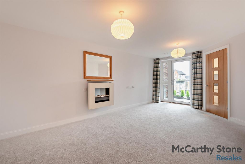 Property photo 2 of 21 8666908-Interior12-800.Jpg