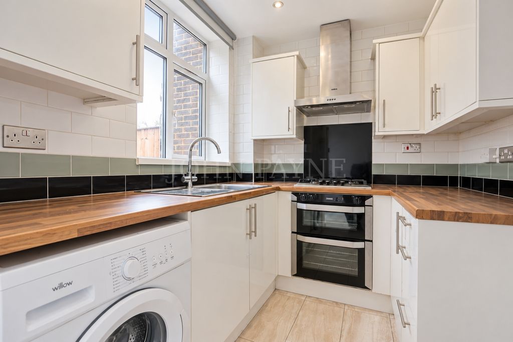 Property photo 3 of 10 Modern Galley Kit...