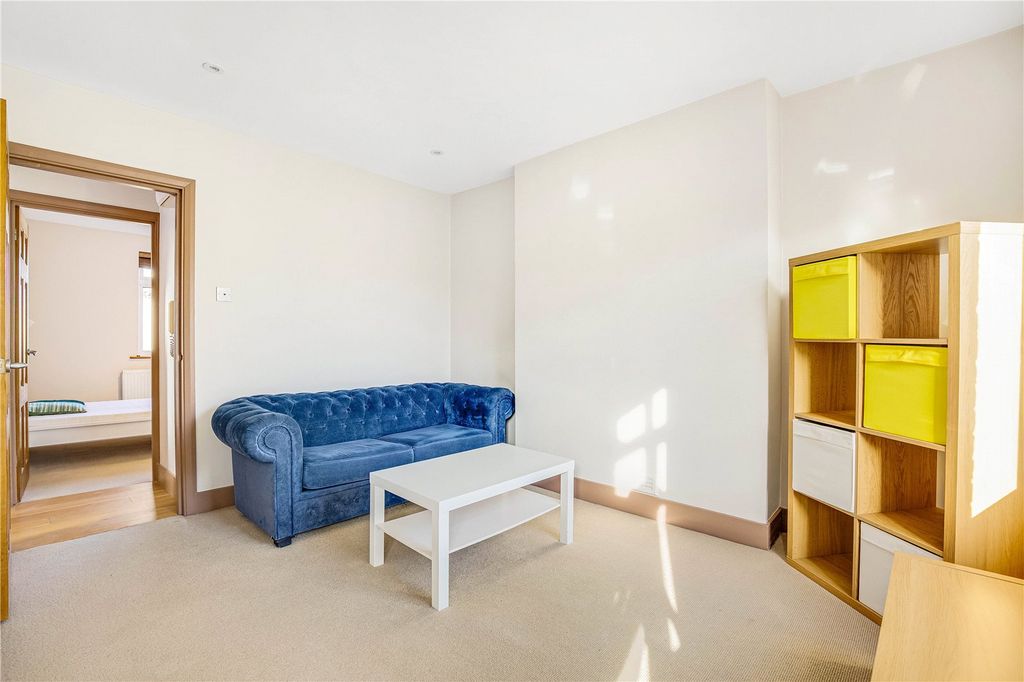 Property photo 2 of 8