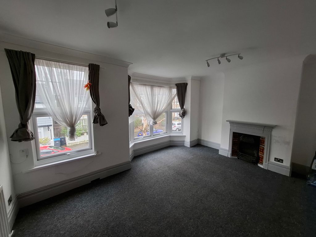 Property photo 1 of 5 Living Room