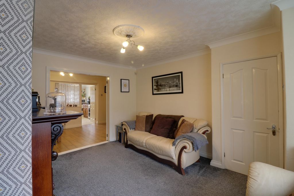 Property photo 2 of 15 Img_0689-Img_0691