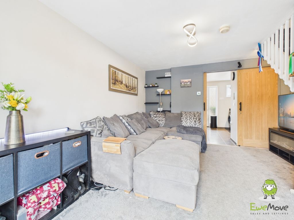 Property photo 3 of 13 Ewemove Estate Agents Basingstoke