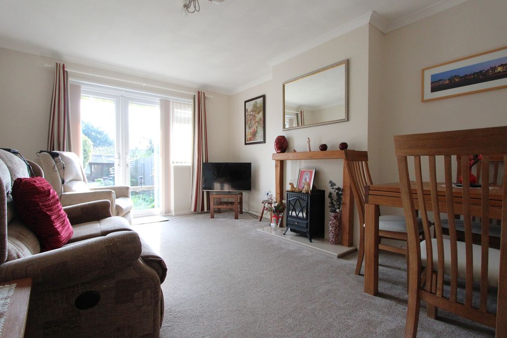 Property photo 2 of 14 Living / Dining Room