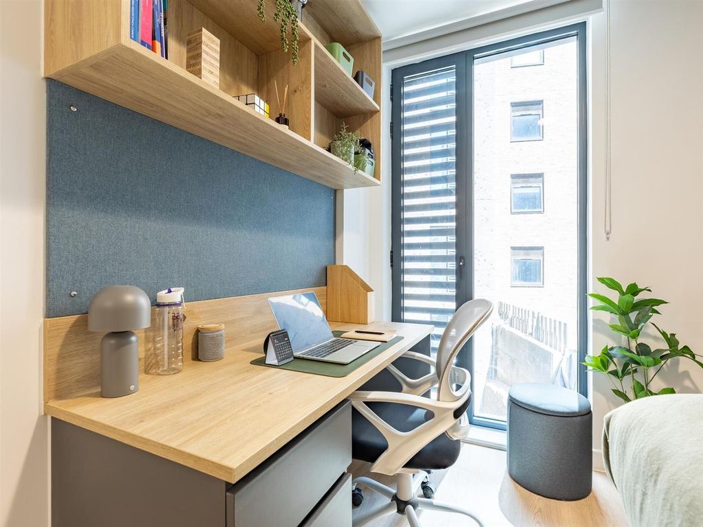 Property photo 2 of 27