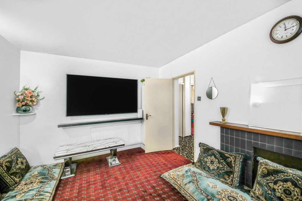 Property photo 2 of 20