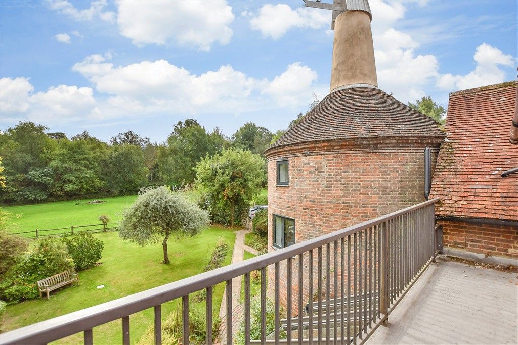 Property photo 2 of 30 Balcony / Terrace