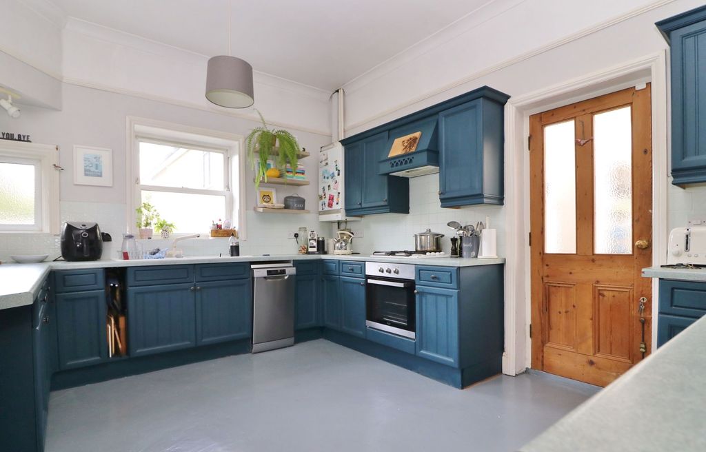 Property photo 3 of 26