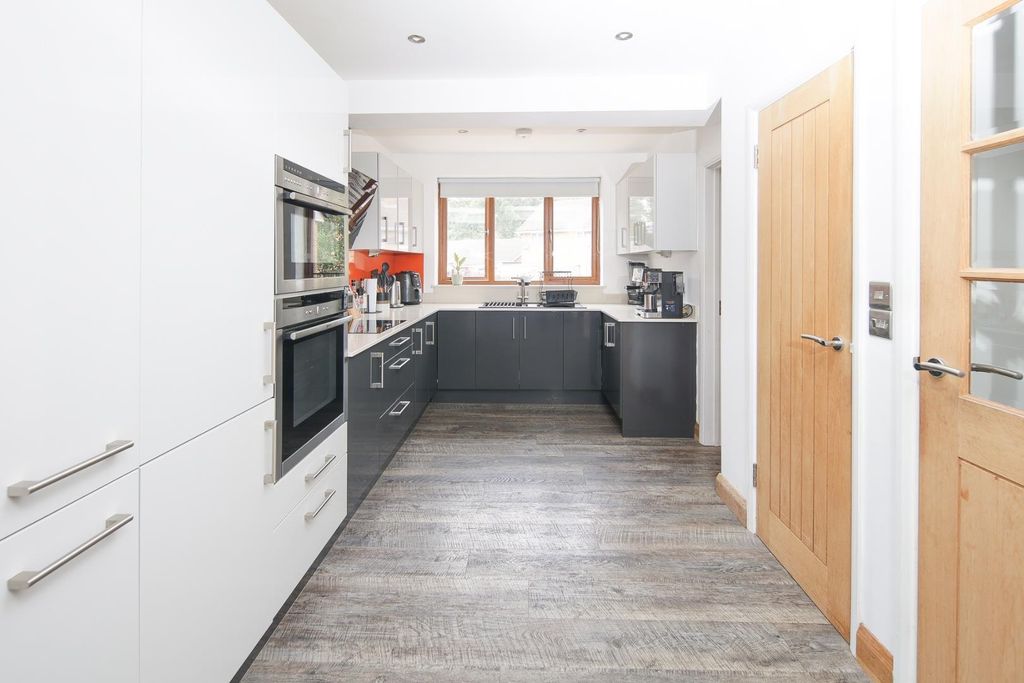 Property photo 3 of 16 Kitchen/Diner