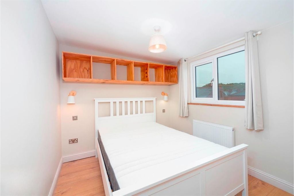 Property photo 3 of 10 Bright Bedroom With Fitted Storage And Large Bed...