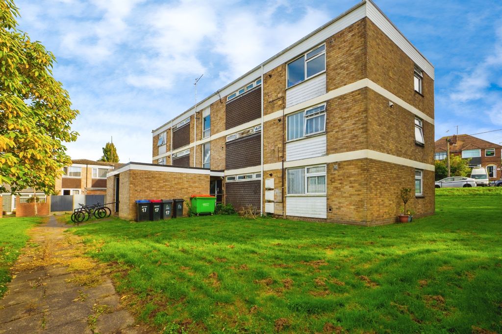 Property photo 2 of 17