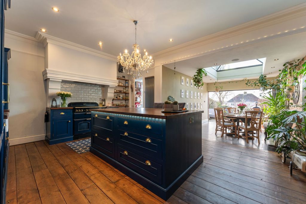 Property photo 2 of 30