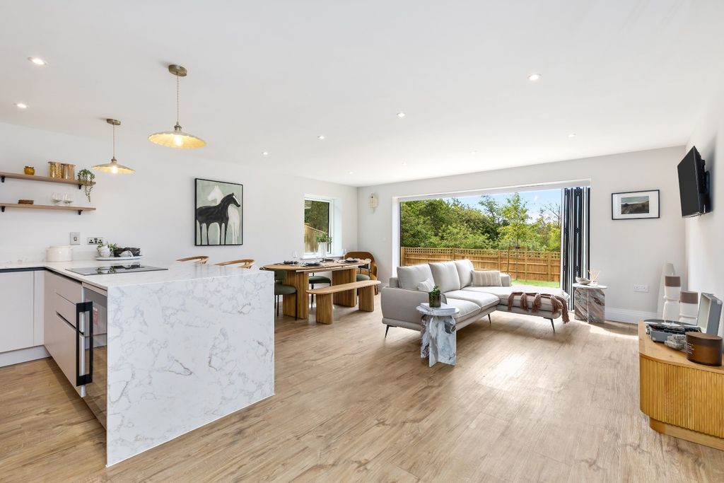 Property photo 2 of 23 5291422