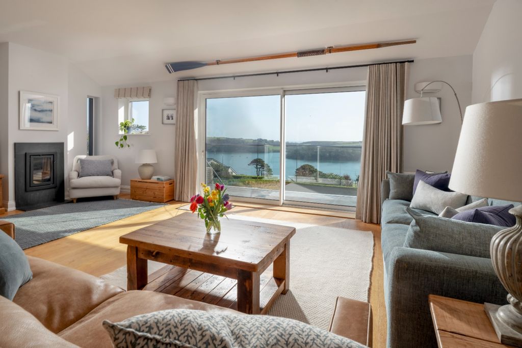 Property photo 3 of 38 4663857