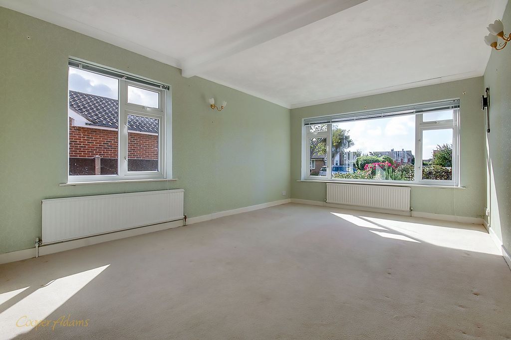 Property photo 2 of 10 Main Bedroom