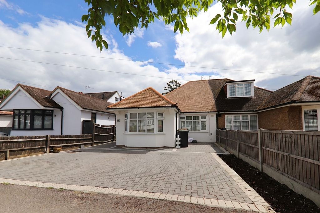 Property photo 1 of 9 External (E)
